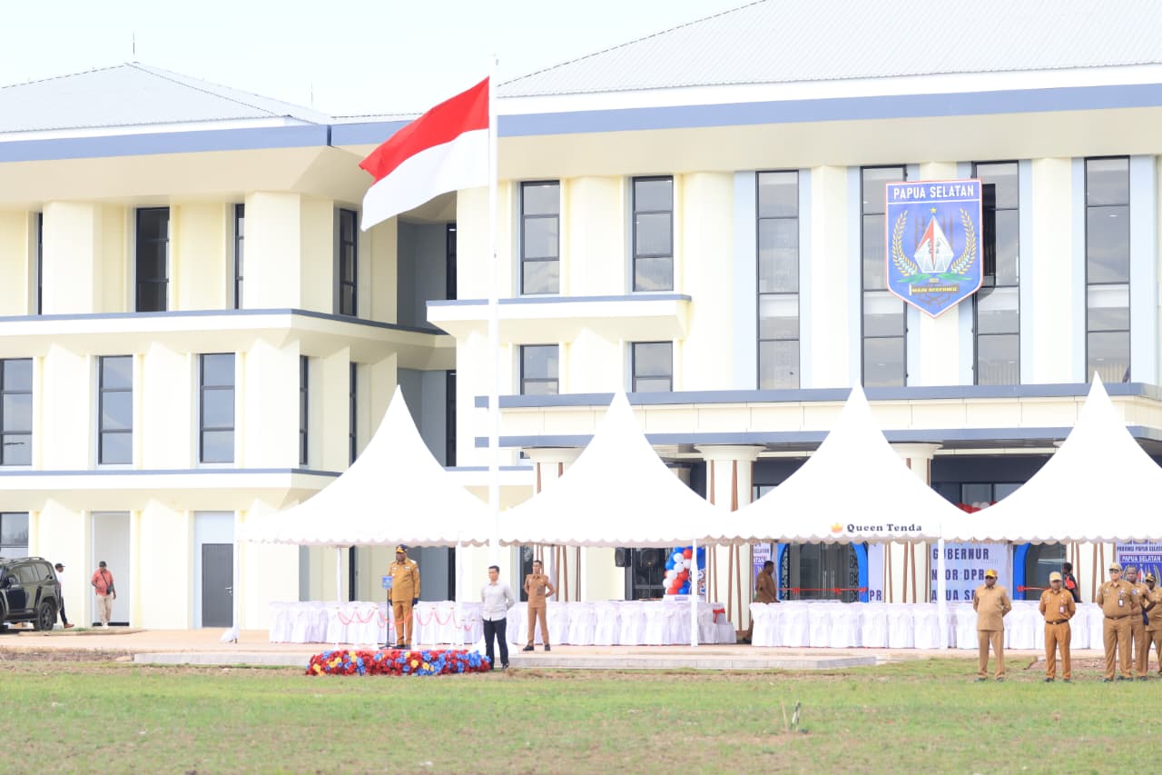 Kantor Gubernur Papua Selatan yang mulai ditempati untuk berkantor para pegawai, Senin (5/1/2026).  (Ceposonline.com/Sulo)