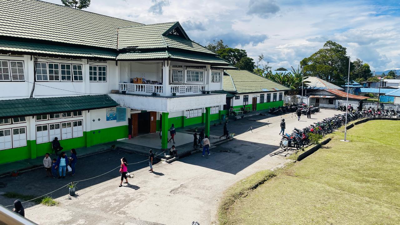 Suasana RSUD Wamena yang dikabarkan kapasitas rawat inap penuh sejak memasuki tahun baru 2026, Jumat (9/1/2026).(Ceposonline.com/Deni Tonjau)