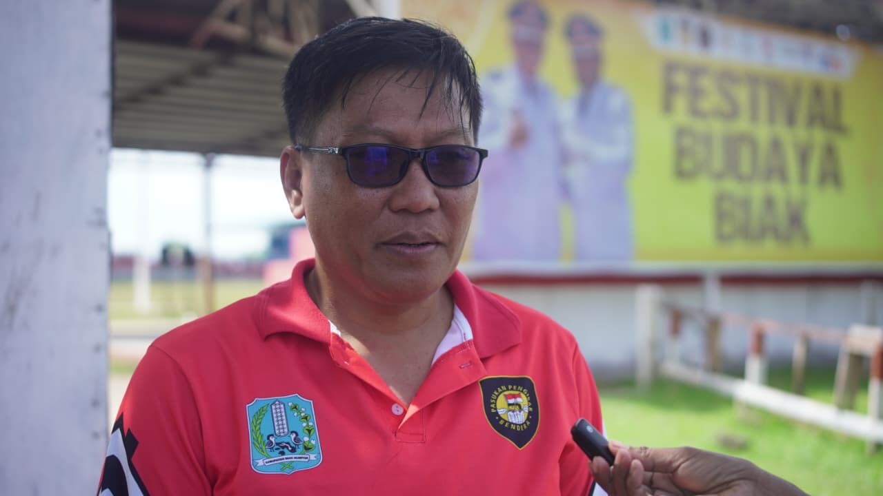 Kadis DLH Biak Iwan Ismulayanto (Ceposonline.com/Ismail)