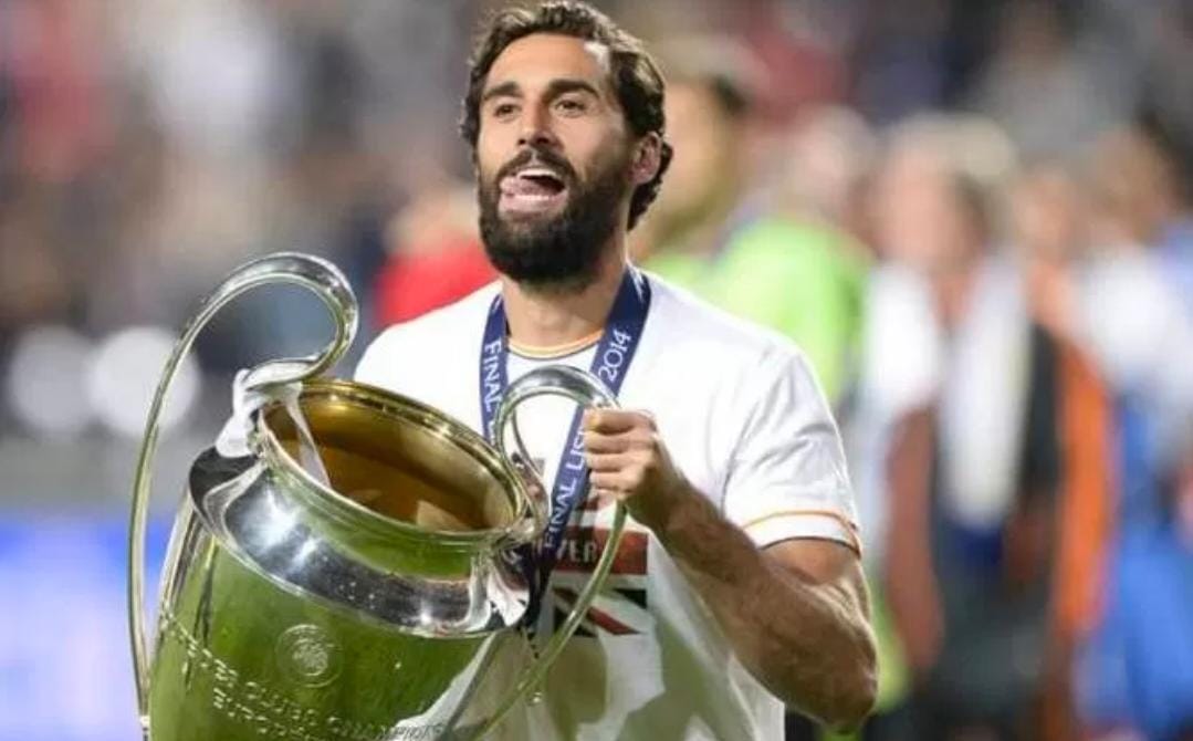 Alvaro Arbeloa menjadi sosok pengganti Alonso. (JAWAPOS)