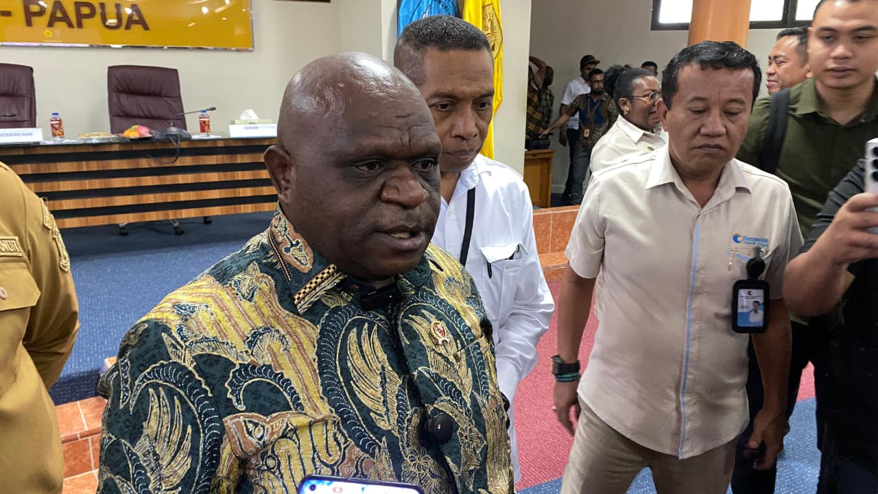 Natalius Pigai. (CEPOSONLINE.COM/JIMMY)