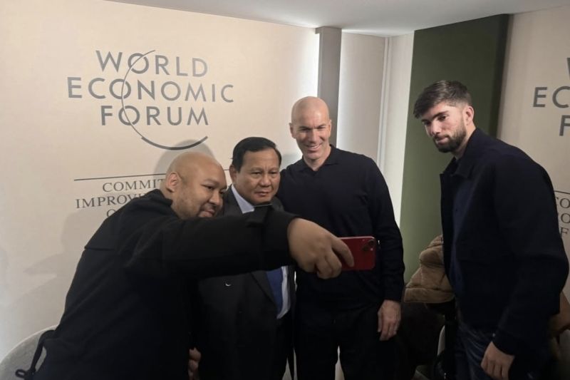 Presiden RI Prabowo Subianto membagikan momen pertemuannya dengan legenda sepak bola Prancis, Zinedine Zidane, di Davos, Swiss, melalui akun media sosial pribadi