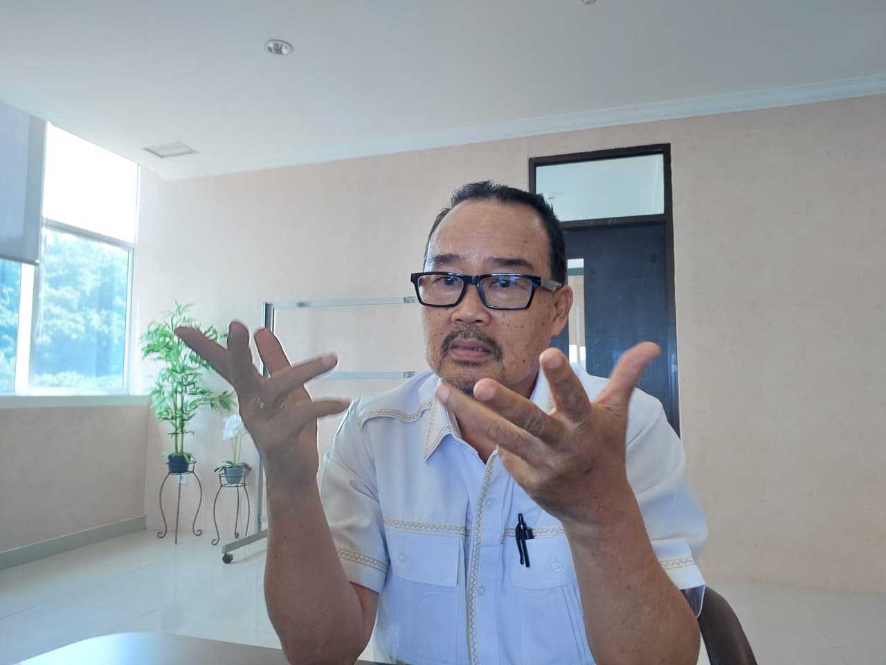 Tan Wie Long, Ketua Komisi I DPRP (CEPOSONLINE.COM/KAREL).