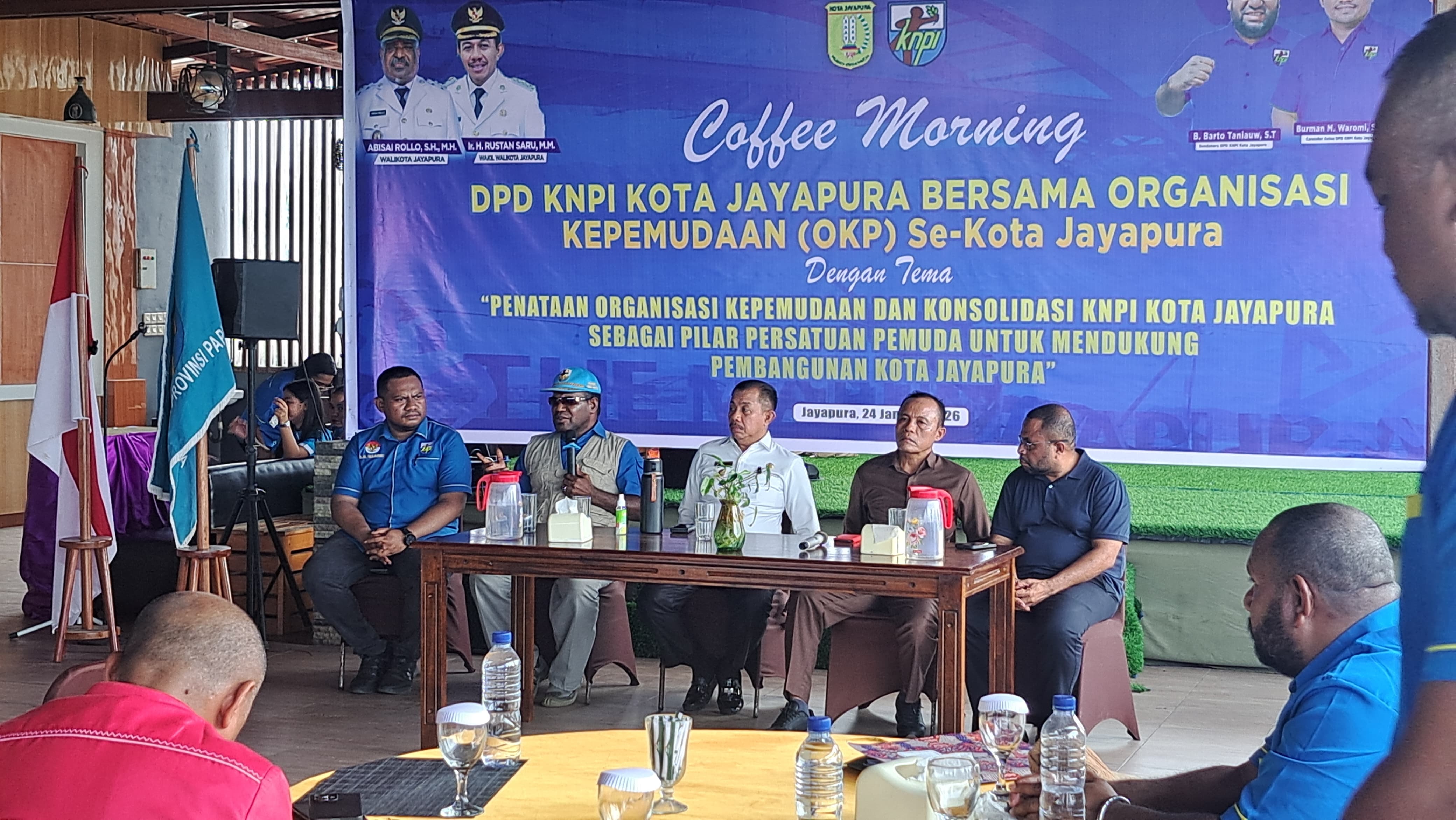 Coffee Morning KNPI Kota Jayapura di Holtekamp, Sabtu (24/1/2026).(Ceposonline.com/Mustakim Ali)