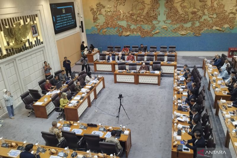 Suasana Rapat Komisi VIII DPR RI bersama TVRI, RRI, dan ANTARA di kompleks parlemen, Jakarta, Rabu (28/1/2026).