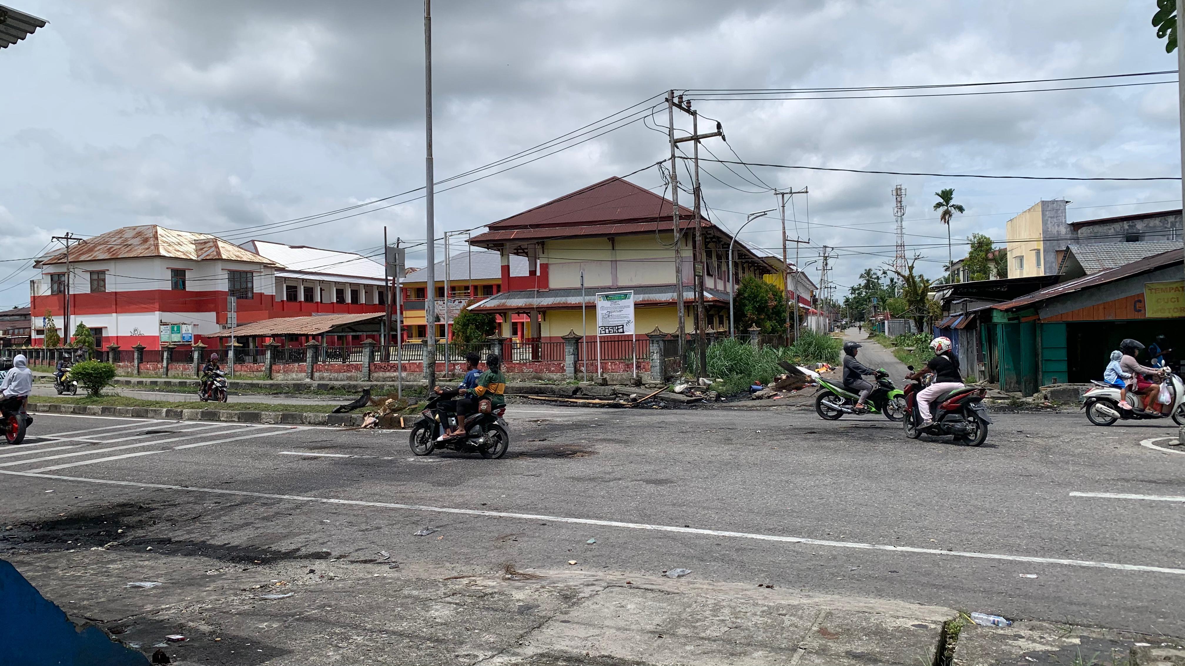 Aktivitas di ruas jalan utama Jalan Ahmad Yani, depan Lorong Koperapoka, Distrik Mimika Baru, Mimika, Papua Tengah yang sudah kembali normal pada Kamis (29/1/2026).