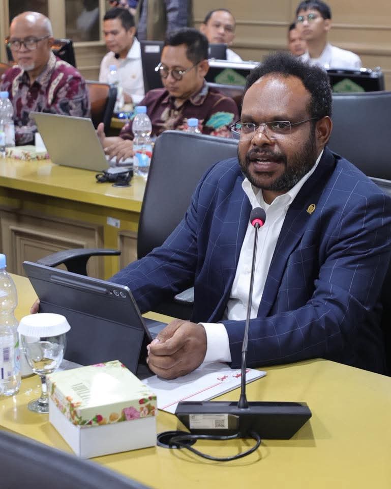 Anggota DPD RI Arianto Kogoya. (CEPOSONLINE.COM/DISKOMDOGI TOLIKARA)