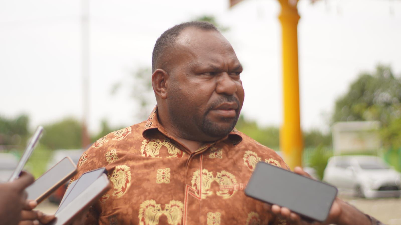 Bupati Intan Jaya, Aner Maisini. (Dokumen/CEPOSONLINE.COM)