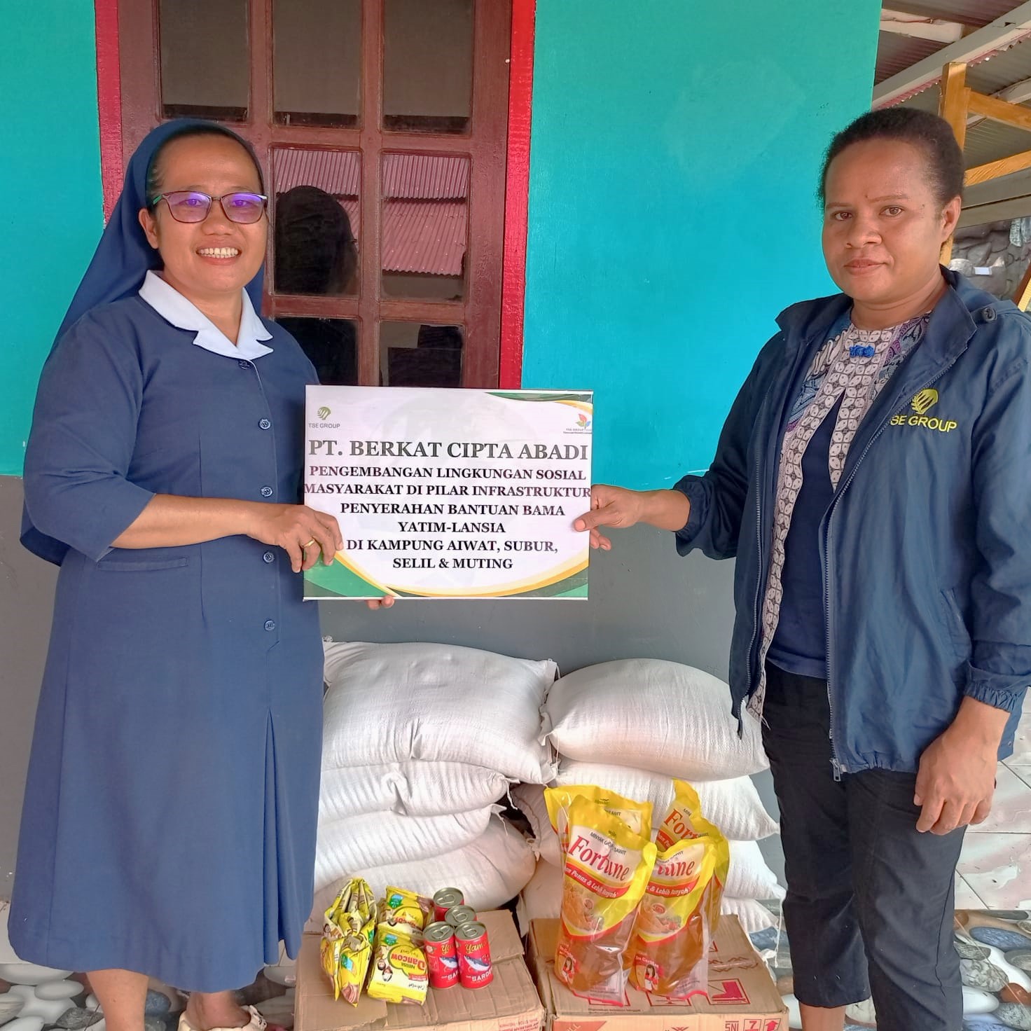 Penyerahan bantuan. (TSE GROUP)