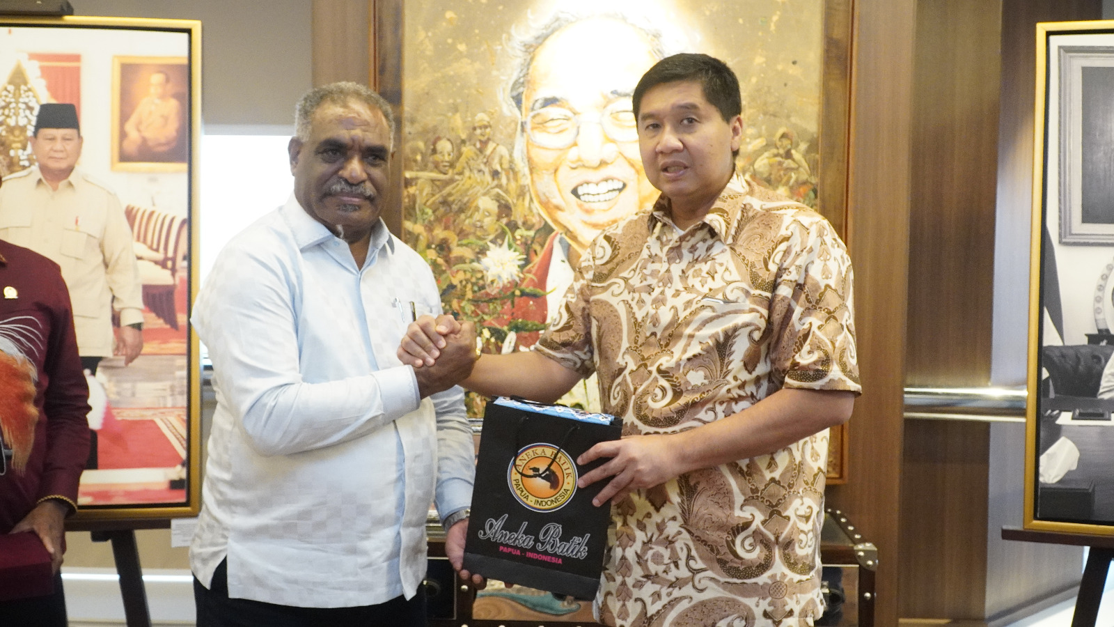 Wali Kota Jayapura saat bertemu bertemu Menteri Maruarar Sirait di Jakarta, Kamis (5/2/2026). (CEPOSONLINE.COM/HUMAS PEMKOT).
