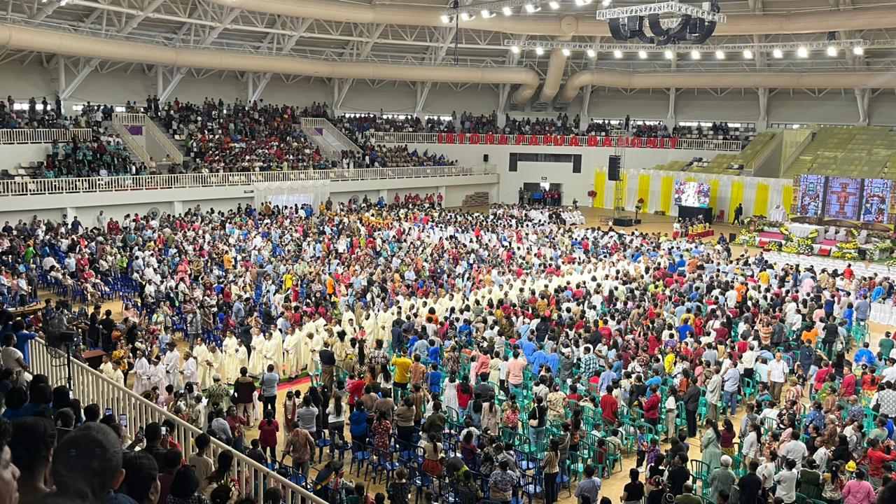 Penutupan Sidang Sinode Keuskupan Jayapura Tahun 2026 yang digelar di Istora Papua Bangkit, Kabupaten Jayapura, Minggu (8/2/2026). (Ceposonline.com/Karolus Daot)