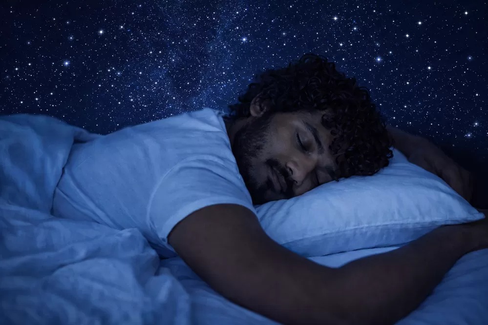 Survei IKEA&ndash;GlobeScan 2026 menempatkan Indonesia sebagai negara paling menghargai tidur di dunia. Sebanyak 73% responden menilai tidur penting. (Pinterest/AI)