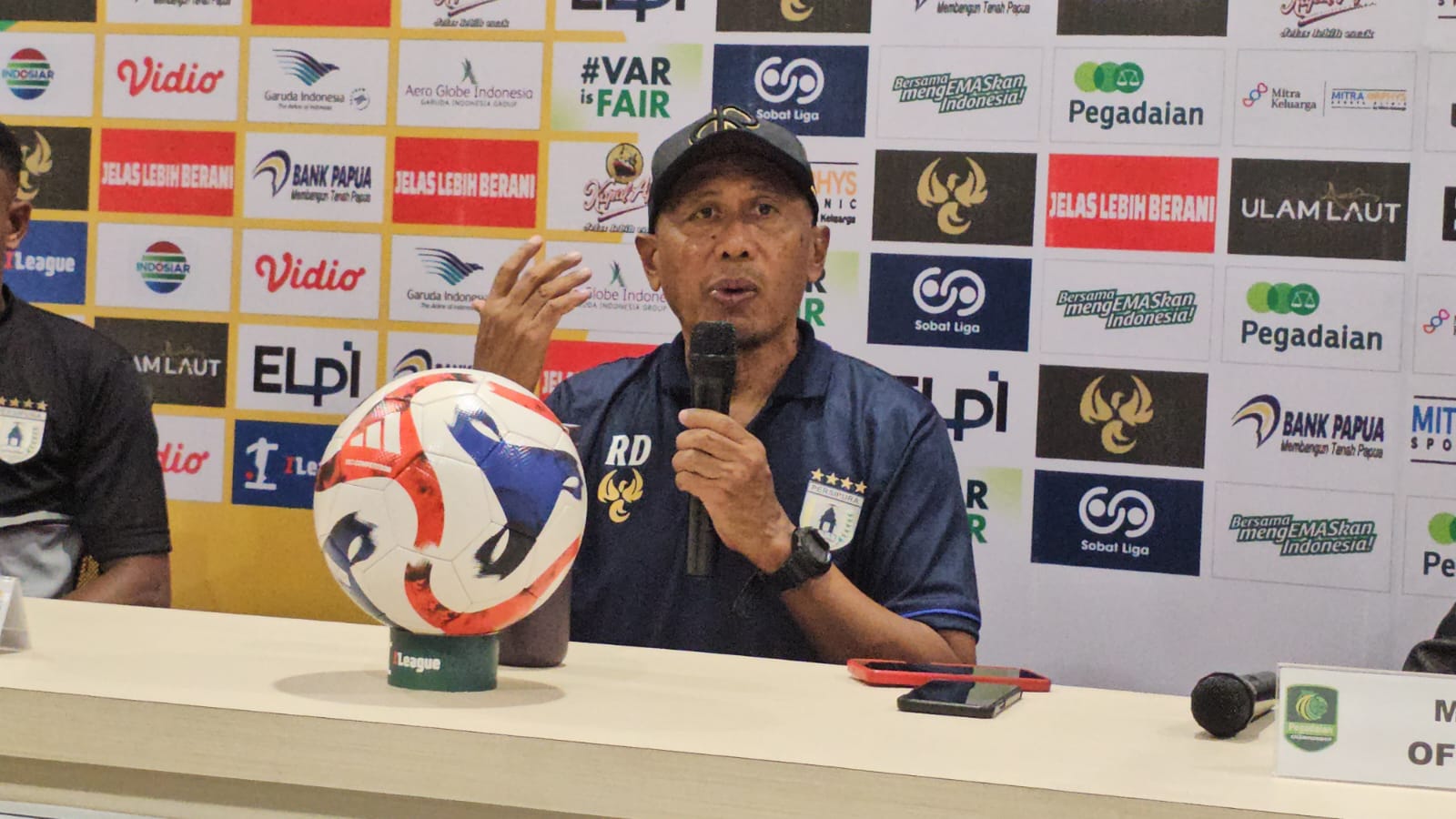 Pelatih Persipura, Rahmad Darmawan. (CEPOSONLINE.COM/HANS PALEN).