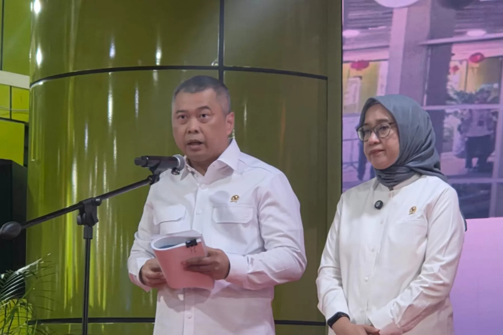 Menteri Perhubungan Dudy Purwagandhi saat konferensi pers soal program mudik gratis di Stasiun Gambir, Jakarta Pusat, Selasa (10/2/2026). (Nurul F/JawaPos.com).