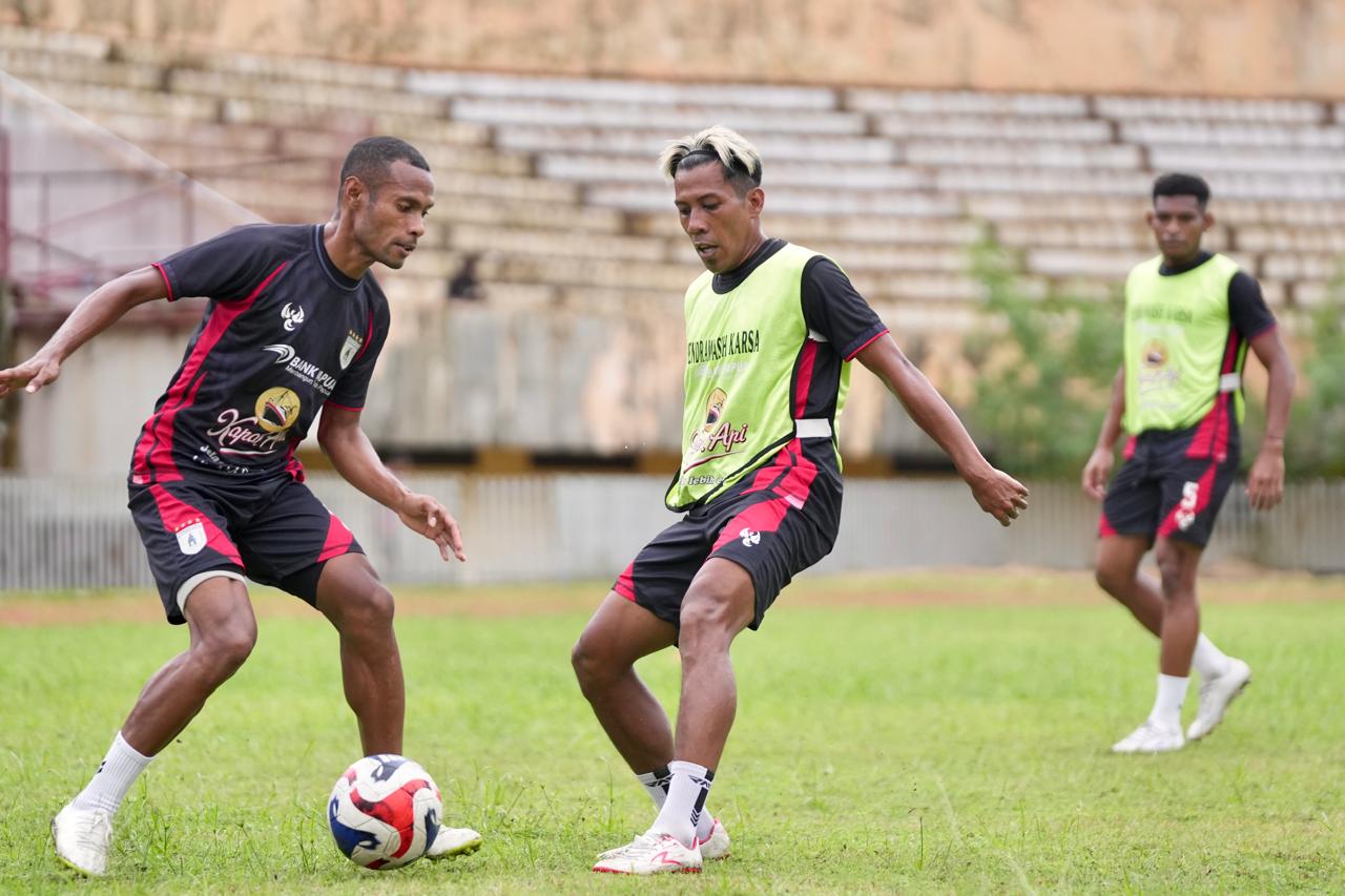 Bima Ragil, salah satu pemain baru Persipura yang siap diturunkan pada laga kontra Barito Putra. (CEPOSONLINE.COM/ SYAIFUL PERSIPURA).