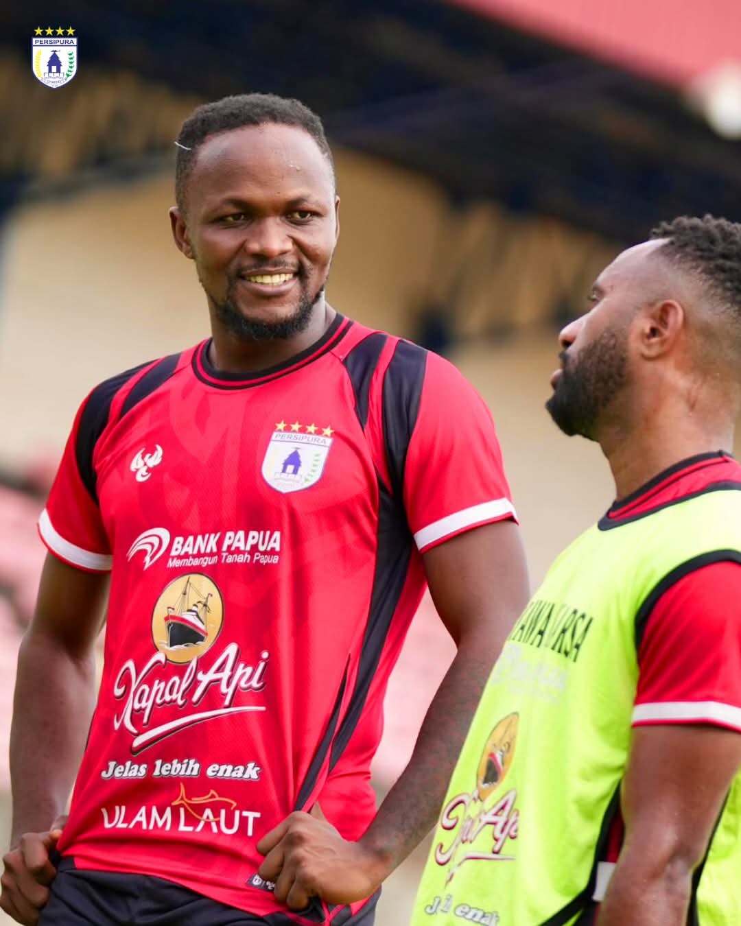 Victor Mansaray saat jalani latihan dengan Persipura di Stadion Mandala Jayapura, Selasa (10/2/2026) sore. (CEPOSONLINE.COM/SYAIFUL PERSIPURA).