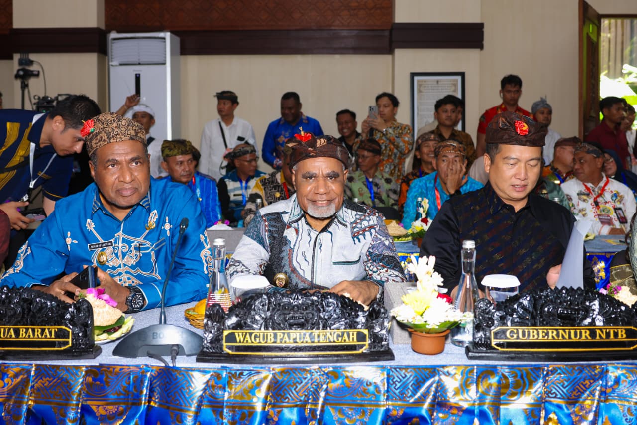 Wakil Gubernur Provinsi Papua Tengah, Deinas Geley, S.Sos, M.Si (tengah) menghadiri acara Entry Meeting Pemeriksaan  Laporan Keuangan Pemerintah Daerah (LKPD) Tahun 2025 di kantor BPK RI.