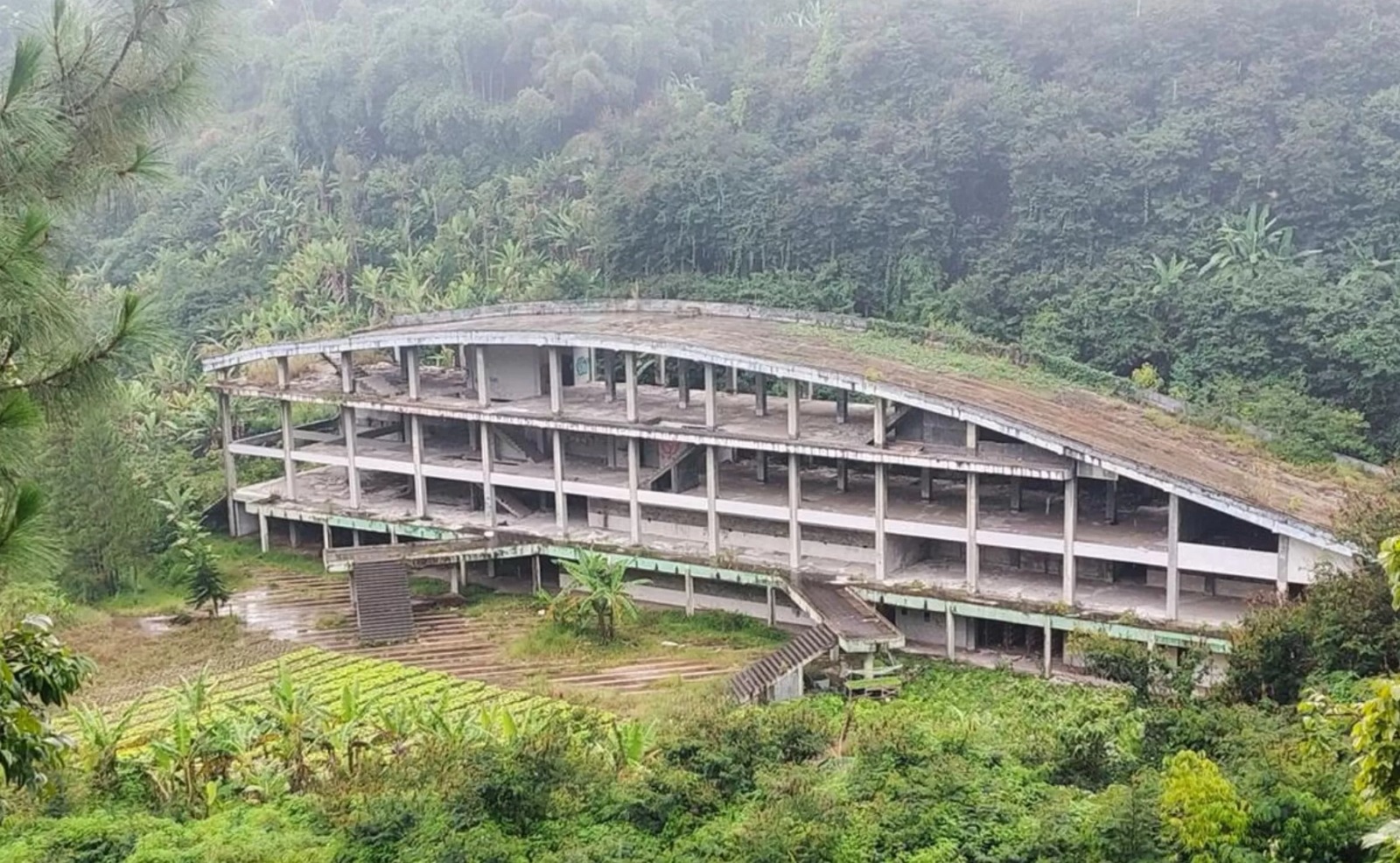 Kampung Gajah yang kini terbengkalai. (ISTIMEWA)