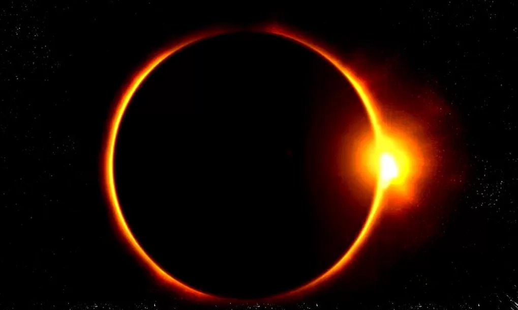 Peristiwa alam: Gerhana Matahari Cincin Api.