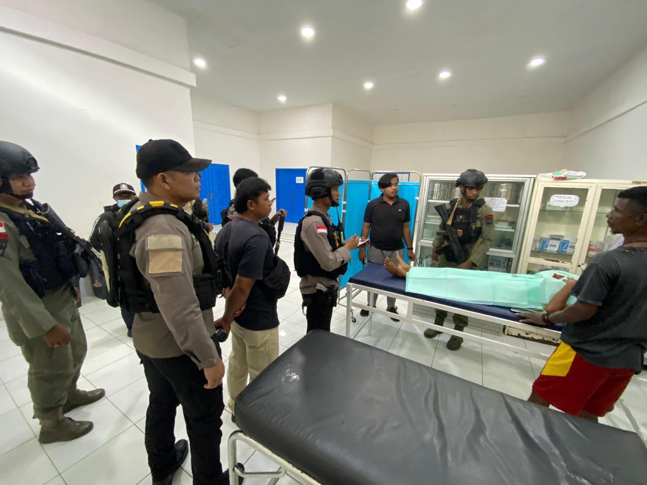 Polisi saat olah TKP Pembunuhan Seorang Perempuan Asal NTT di Dekai Yahukimo, Selasa (17/2/2026) (CEPOSONLINE.COM/ODC)