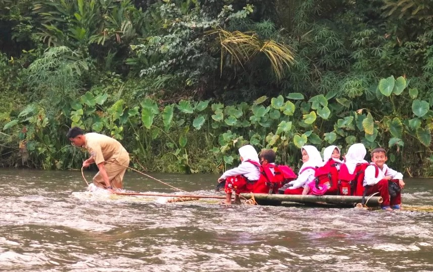 Akhirnya Ada Guru Gugat Anggaran MBG ke MK.