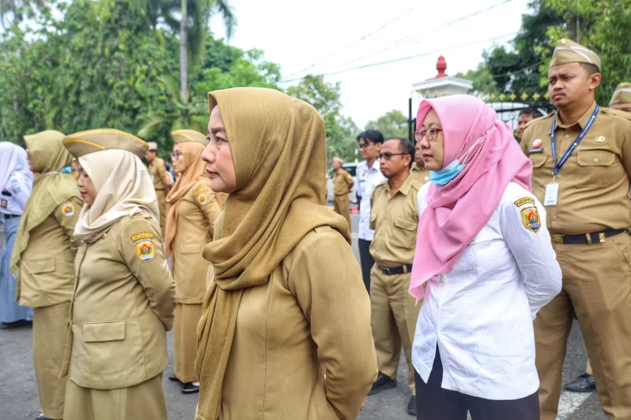 APEL: Sejumlah ASN di Kabupaten Grobogan saat apel pagi. (Prokompim Grobogan untuk Radar Kudus)