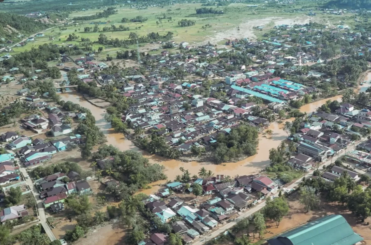 Pemantaua dari udara wilayah terdampak banjir di Tapanuli, Provinsi Sumatera Utara (Sumut). (Istimewa)