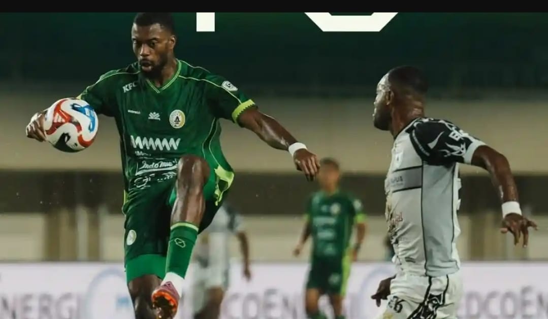 Aksi pemain depan PSS Sleman ketika menjamu Persipura di Sleman. (IG PSS) 