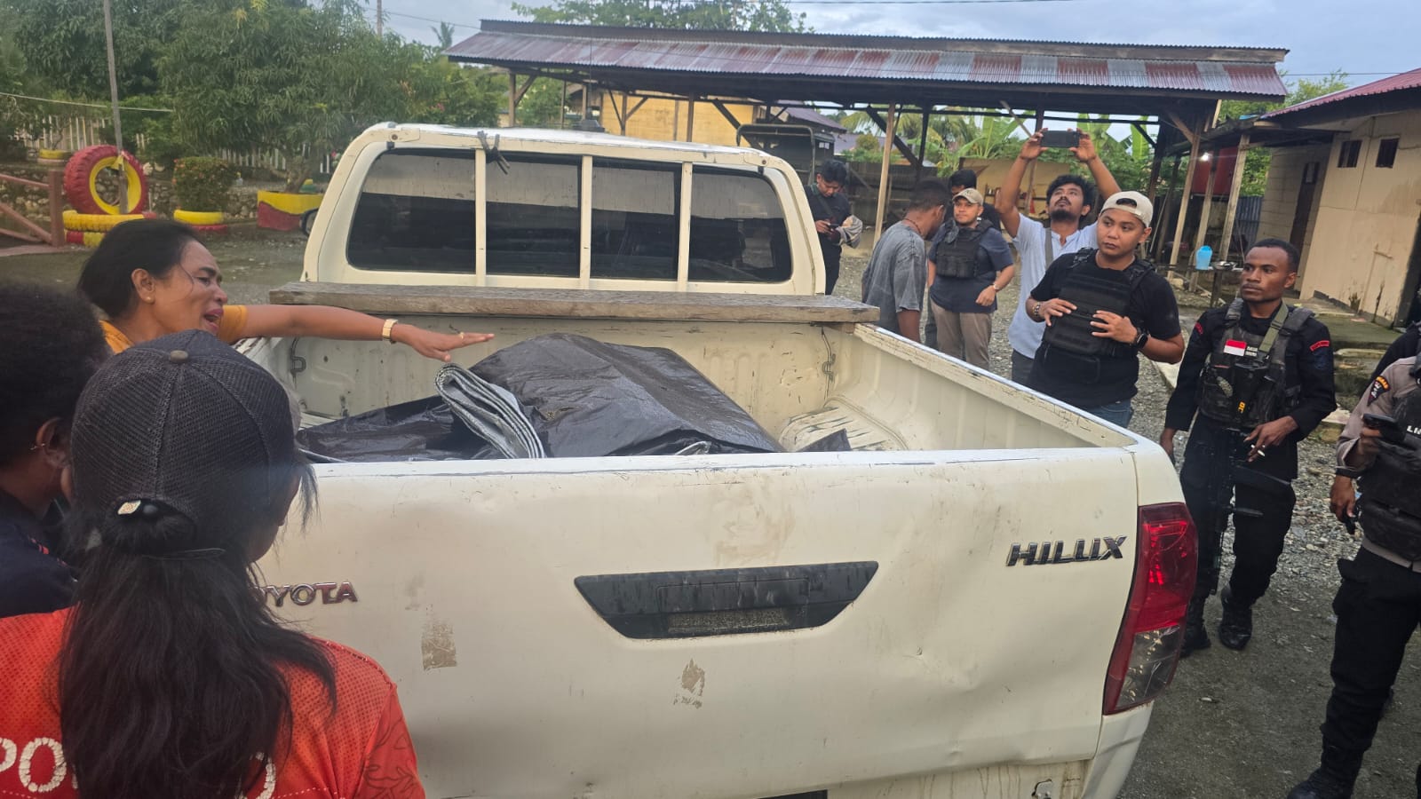 Satu jenasah yang berhasil dievakuasi pasca Pos TNI AD di Nabire diserang dan di bakar OPM, dua orang dilaporkan meninggal dunia, Sabtu (21/2/2026) (CEPOSONLINE.COM/ISTIMEWA)