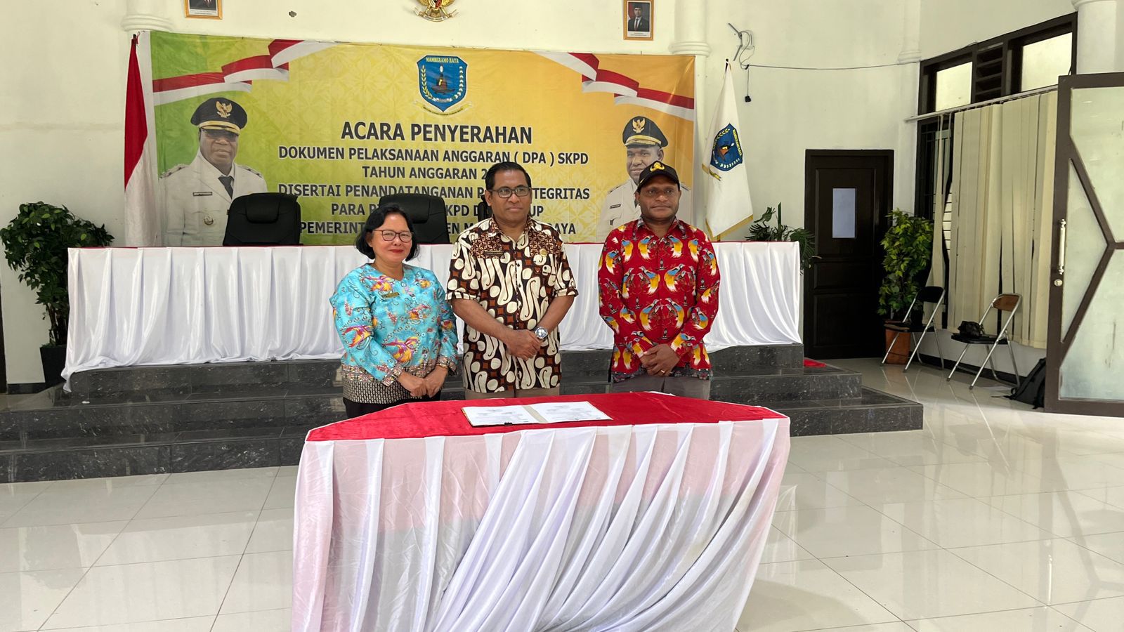 Sertijab Kepala Dinas Kesehatan Mamberamo Raya yang kini dinahkodai Dr. drg. Yohanes Tebai di Burmeso, Jumat (13/2/2026). (CEPOSONLINE.COM/Dr.drg.Yohanes Tebai For Cepos)