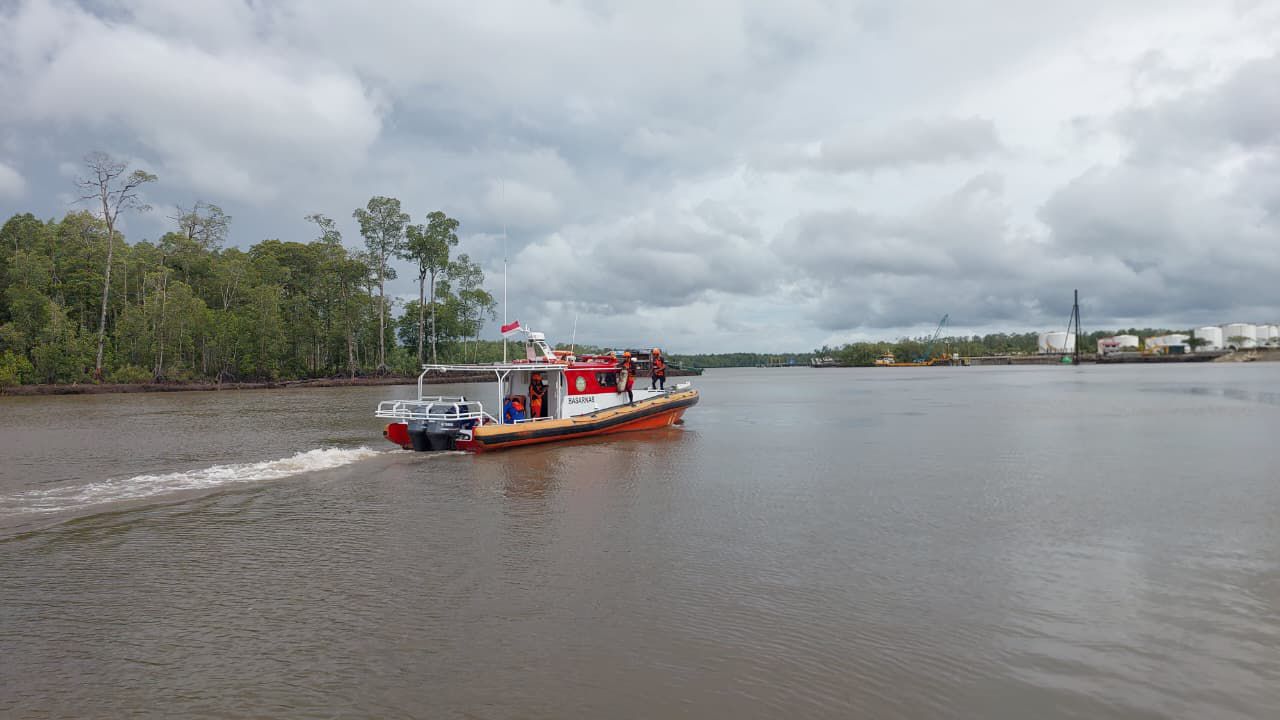 Armada Kantor Pencarian dan Pertolongan Timika saat bertolak dari Muara Poumako Timika menuju ke lokasi yang dituju guna melakukan pencarian, Kamis (26/2/2026), (Dokumen SAR Timika).
