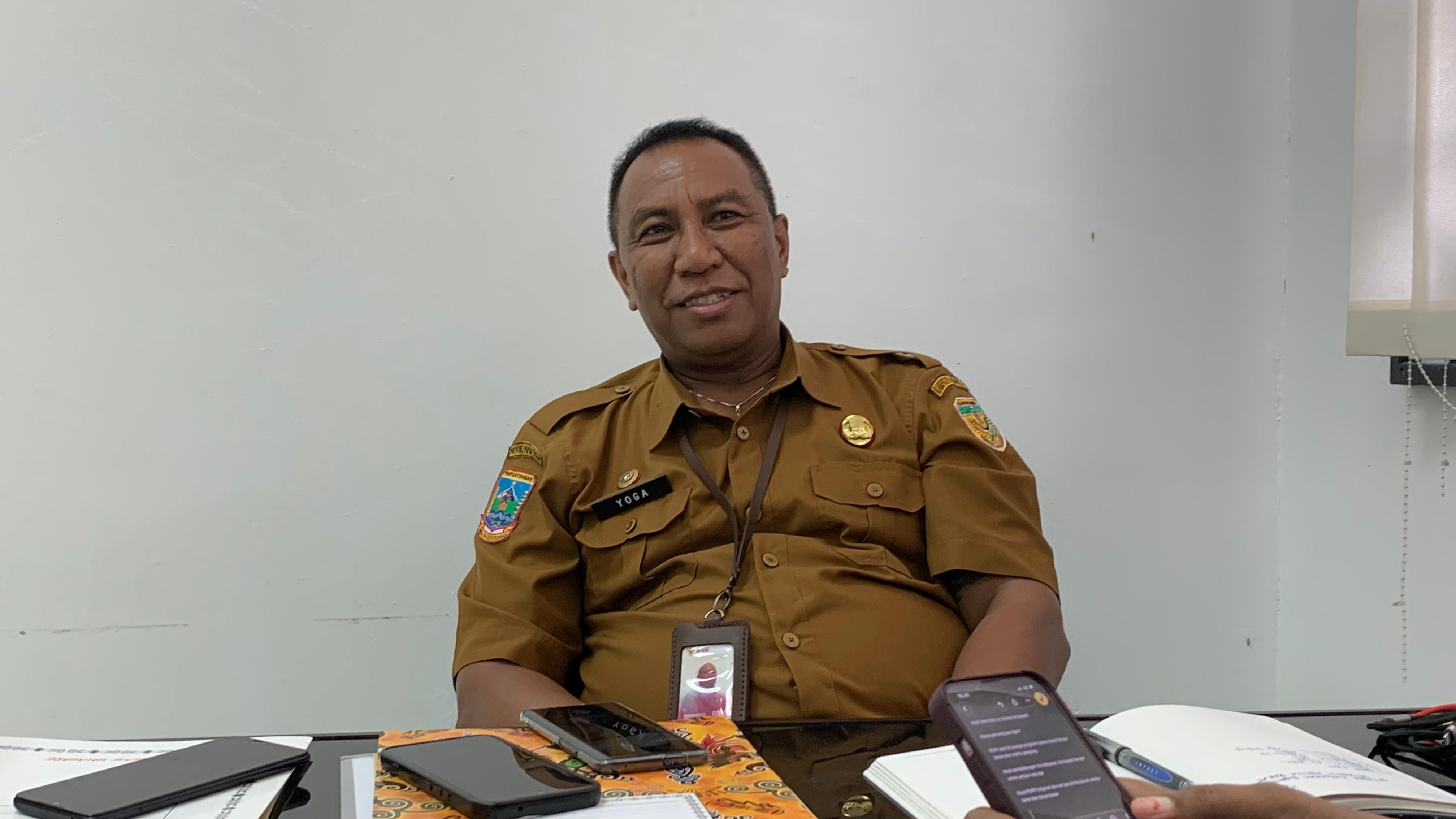 Kepala Dinas PUPR Kabupaten Mimika, Inosensius Yoga Pribadi. (Foto: CEPOSONLINE.COM/MOH. WAHYU WELERUBUN).  
