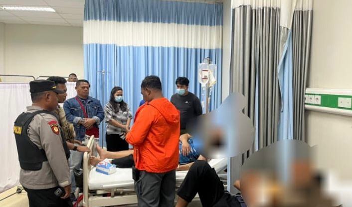 Ketiga anggota Polres Mimika yang dirawat di RSUD Mimika. (Ceposonline.com/dokumen).