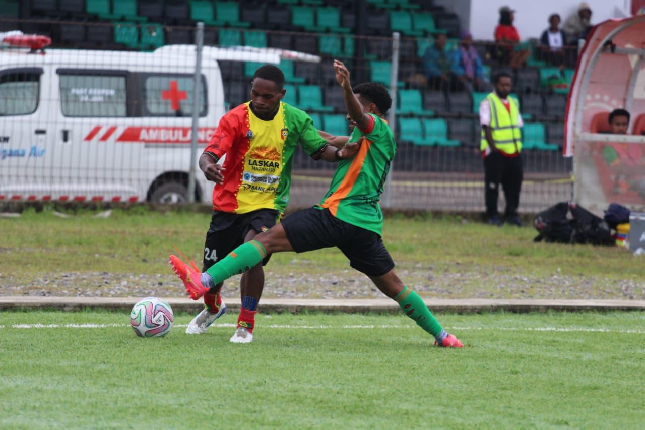 Duel Persiyali menghadapi Persikimo yang berakhir dengan skor 1-3 untuk kemenangan Persikimo di Stadion Pendidikan Wamena Sabtu (28/2). Hasil ini membuat Persikimo memastikan diri lolos ke semifinal 