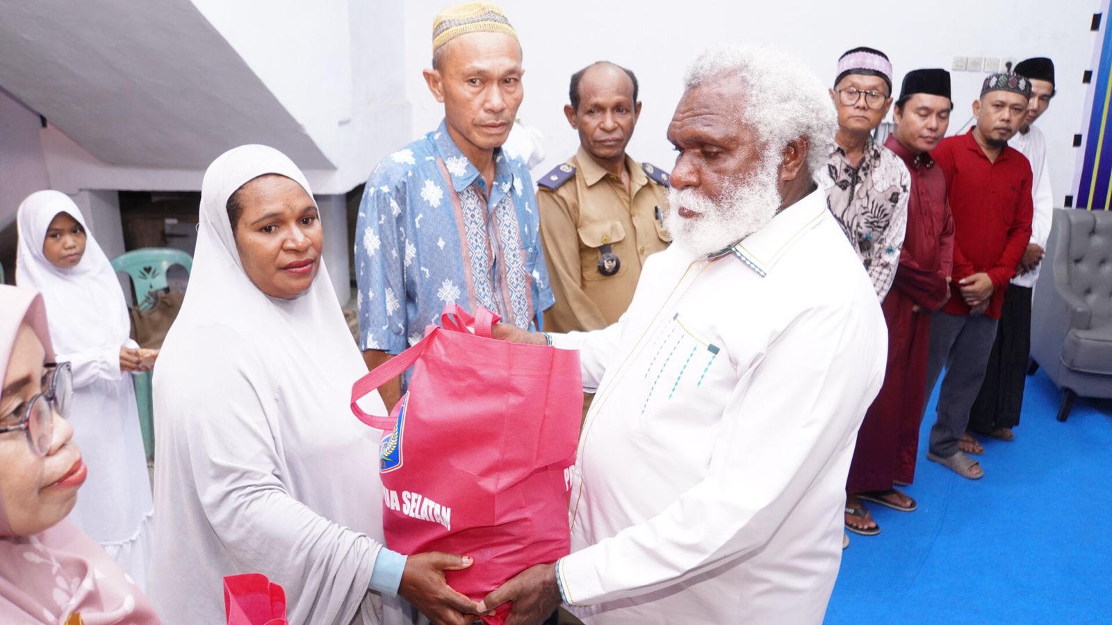 Wakil gubernur Papua Selatan Paskalis Imadawa saat melakukan Safari Ramadan dan buka puasa bersama dengan umat Muslim Tanah Merah, Kabupaten Boven Digoel, Selasa (3/3/2026).