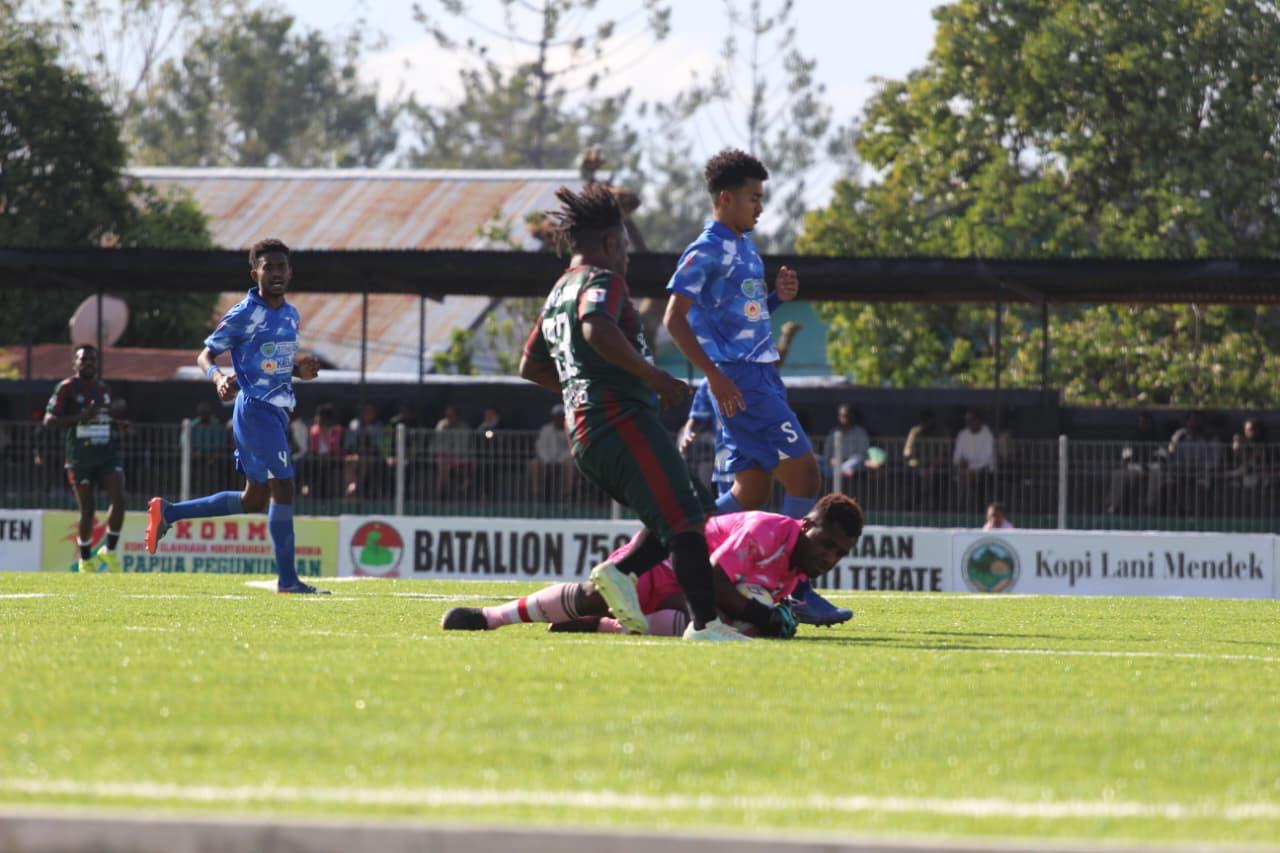 Pertandingan pekan kelima babak penyisian Grup B Liga IV Papua Pegunungan Antara Toli FC versus Wamena United Di stadion Pendidikan Itlay Ikinia. Selasa (3/3) kemarin