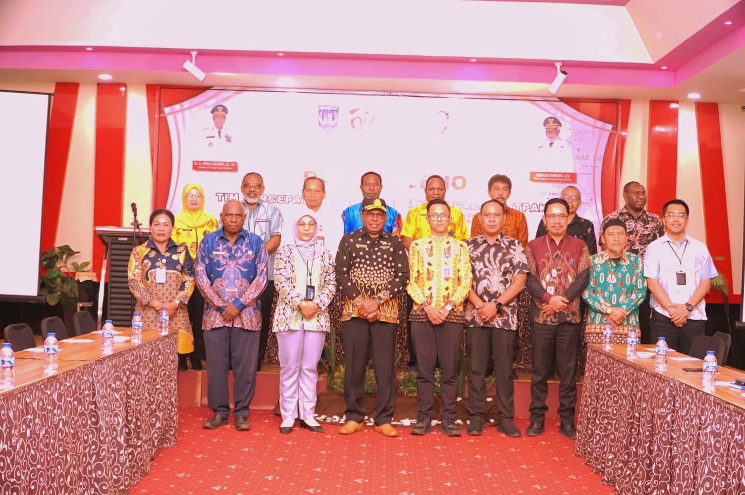 Sekda Papua Selatan Ferdinandus Kainakaimu saat foto bersama pimpinan OPD lingkup Papua Selatan pada pembentukan RPKAD Papua Selatan, Kamis (5/3/2026) 