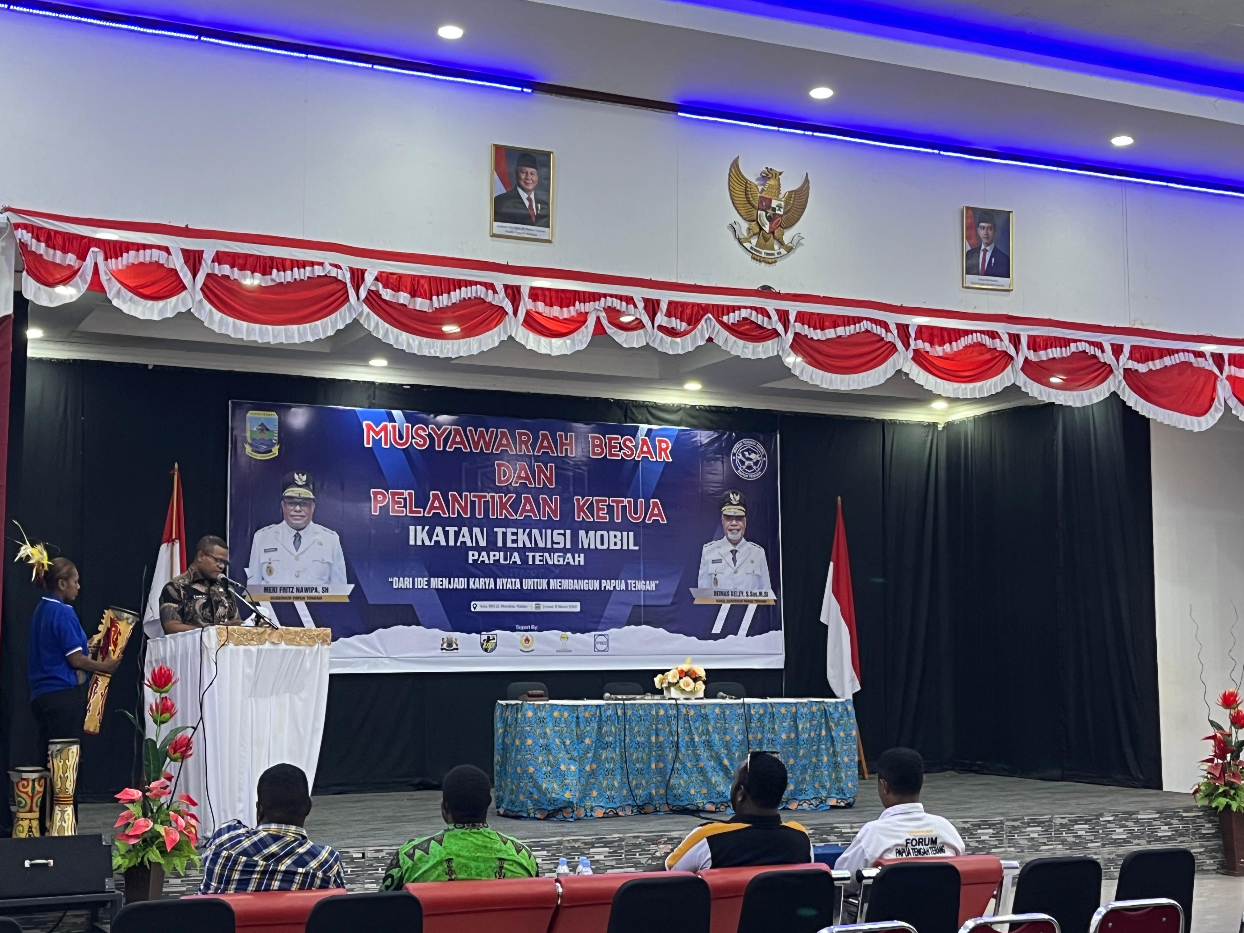 Asisten I Bidang Pemerintahan dan Kesejahteraan Rakyat Provinsi Papua Tengah, Allantino Wiay saat membuka kegiatan Musyawarah ITMPT (CEPOSONLINE.COM/THERESIA F.TEKEGE)  