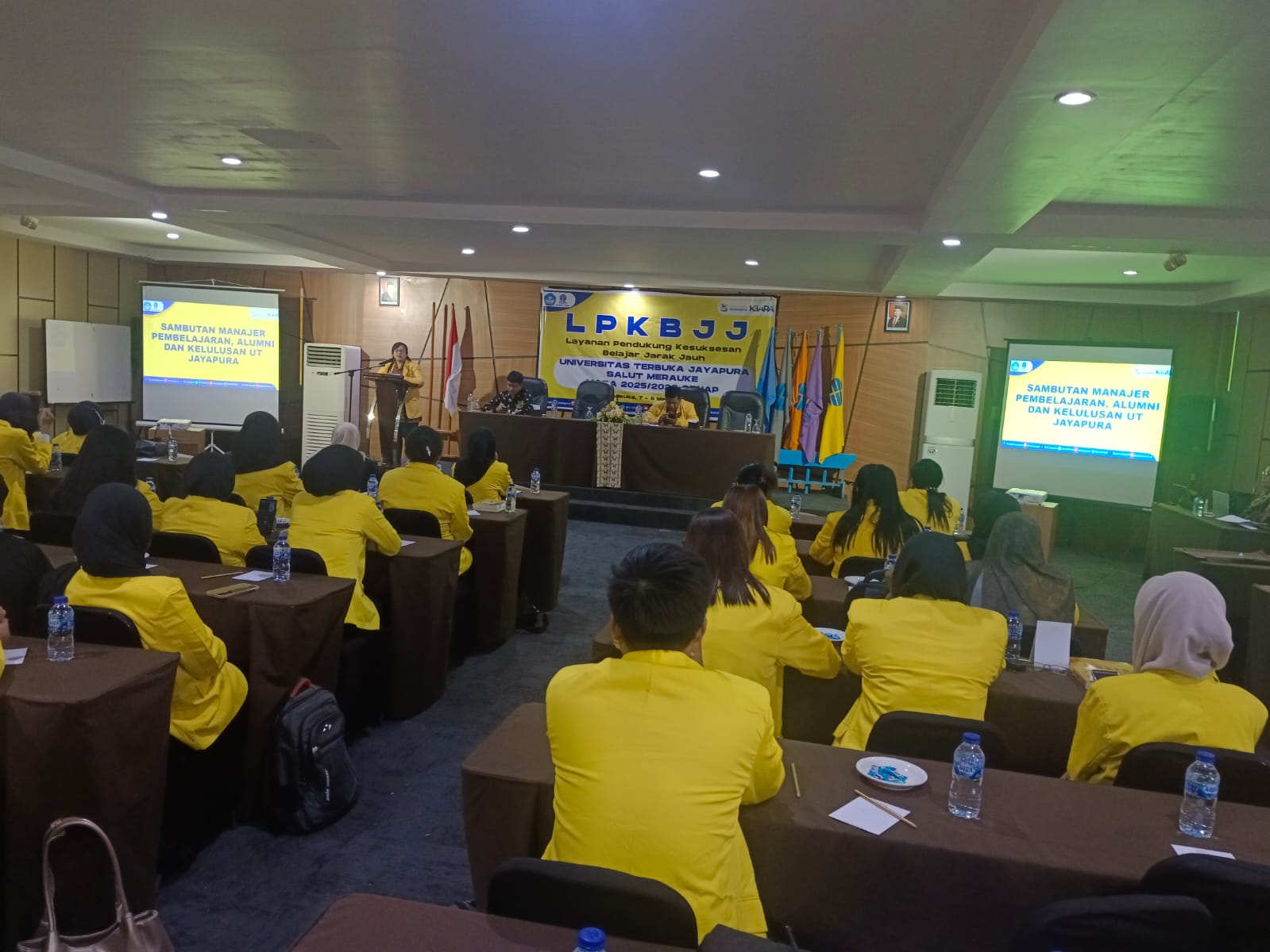 Manager Pembelajaran, Kemahasiswaan dan Alumni Universitas Terbuka Jayapura Milcha Handayani Tammubua, SE, MM, sata memberikan materi kepada mahasiswa Terbuka Jayapura, Sabtu (7/3/2026)  