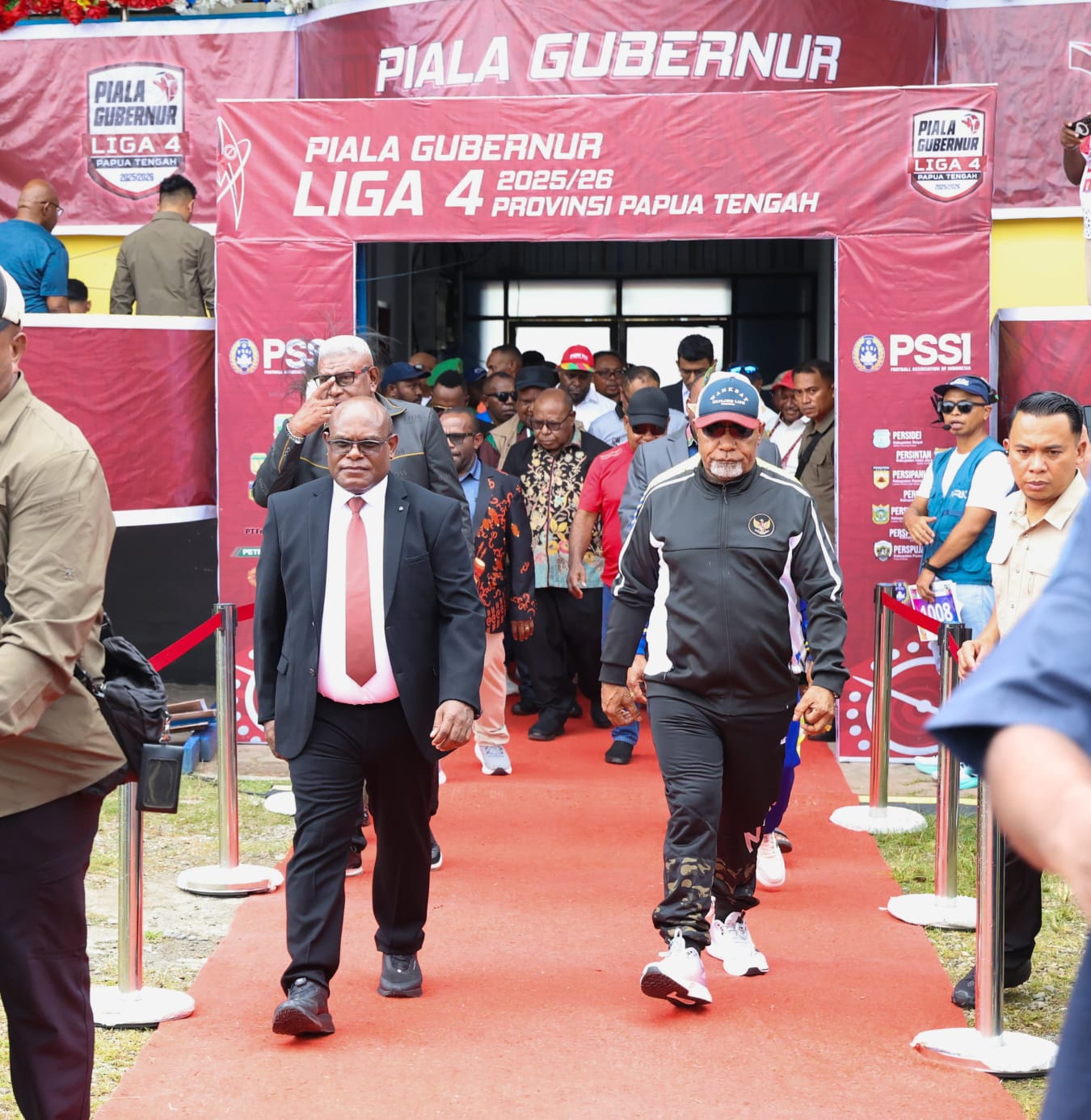 Suasana pembukaan Liga 4 Papua Tengah.(CEPOSONLINE.COM/HUMAS PEMPROV)  
