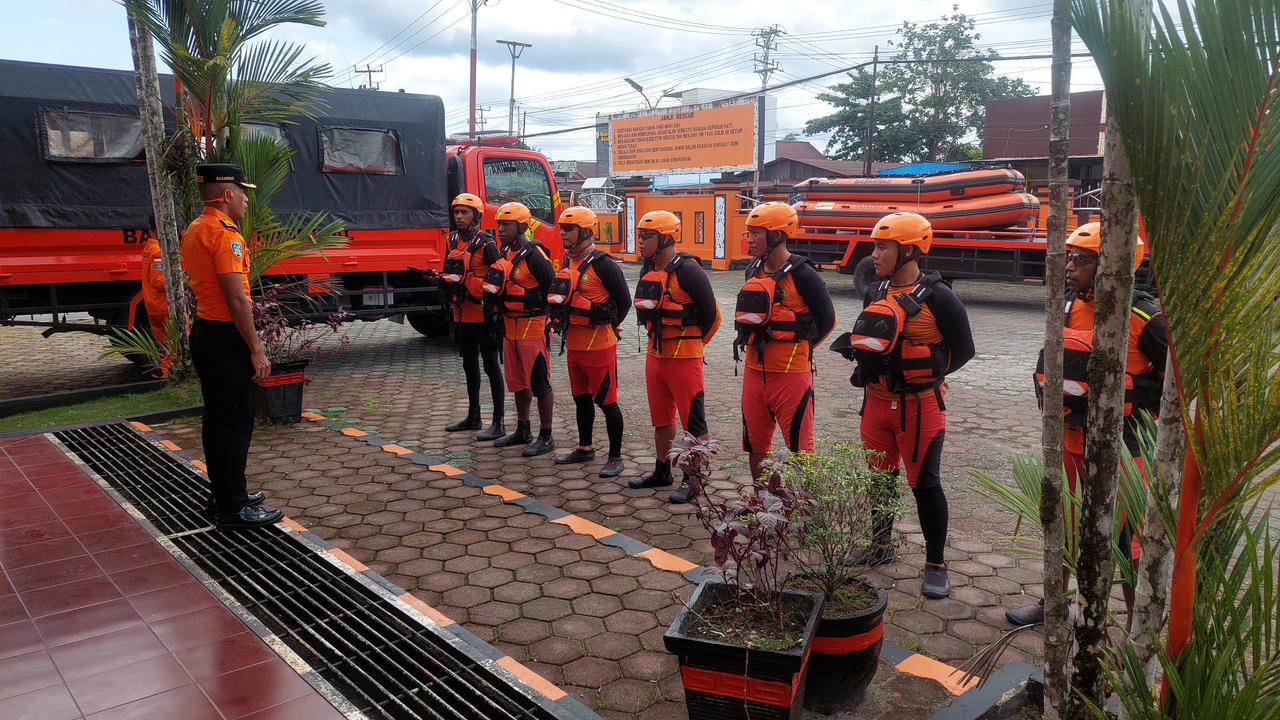 Tim SAR sedang melakukan apel sebelum diberangkatkan melakukan pencarian, Senin (9/3/2026). (Foto: Istimewa).