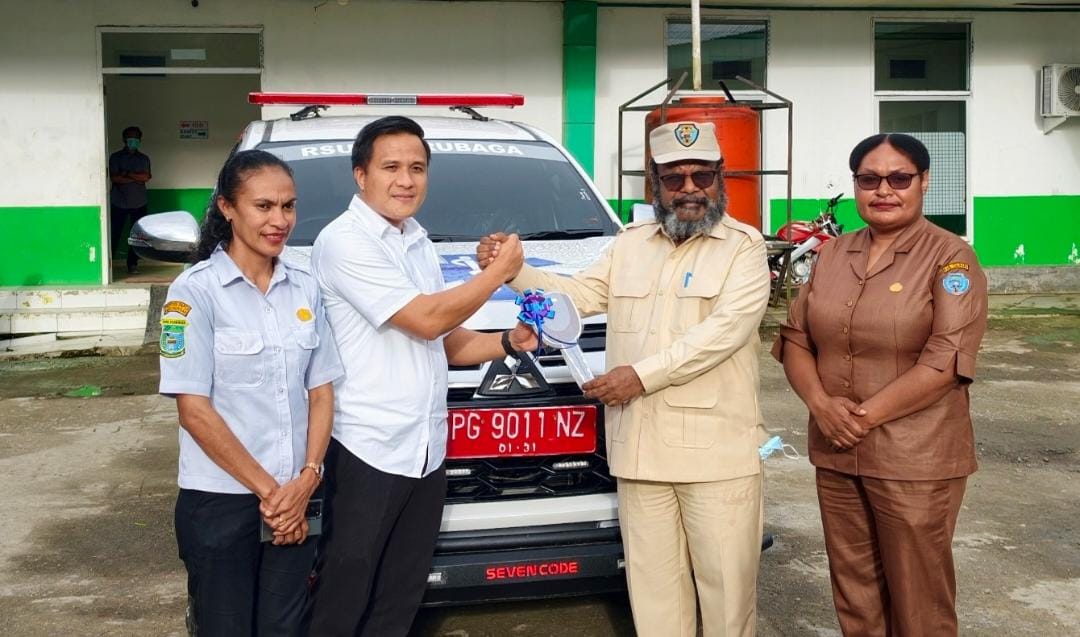 Bupati Tolikara, Willem Wandik meresmikan Ruang Operasi Modular atau Modular Operation Theater (MOT) sekaligus menyerahkan satu unit mobil ambulans emergency di RSUD Karubaga, Selasa (11/3/2025). 