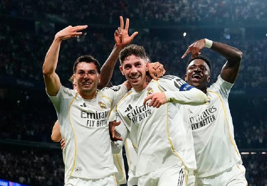 Federico Valverde mencetak tiga gol ketika Real Madrid tampil perkasa saat menghadapi Manchester City pada leg pertama babak 16 besar UEFA Champions League di Santiago Bernabeu (12/3/2026). 