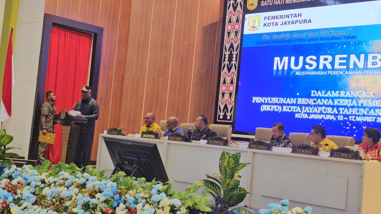 Wali Kota Jayapura, Abisai Rollo saat memberikan sambutan pada giat Musrenbang, Kamis (12/3/2026). (CEPOSONLINE.COM/HANS PALEN).