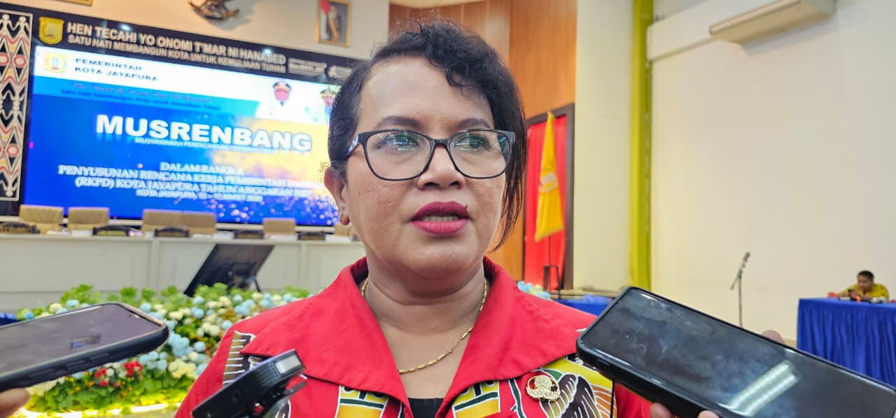 Kepala BPKAD Kota Jayapura, Dessy Wanggai (CEPOSONLINE.COM/HANS PALEN).  