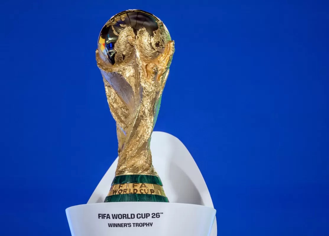 Trophy Piala Dunia yang akan diperebutkan di Amerika - Meksiko. 