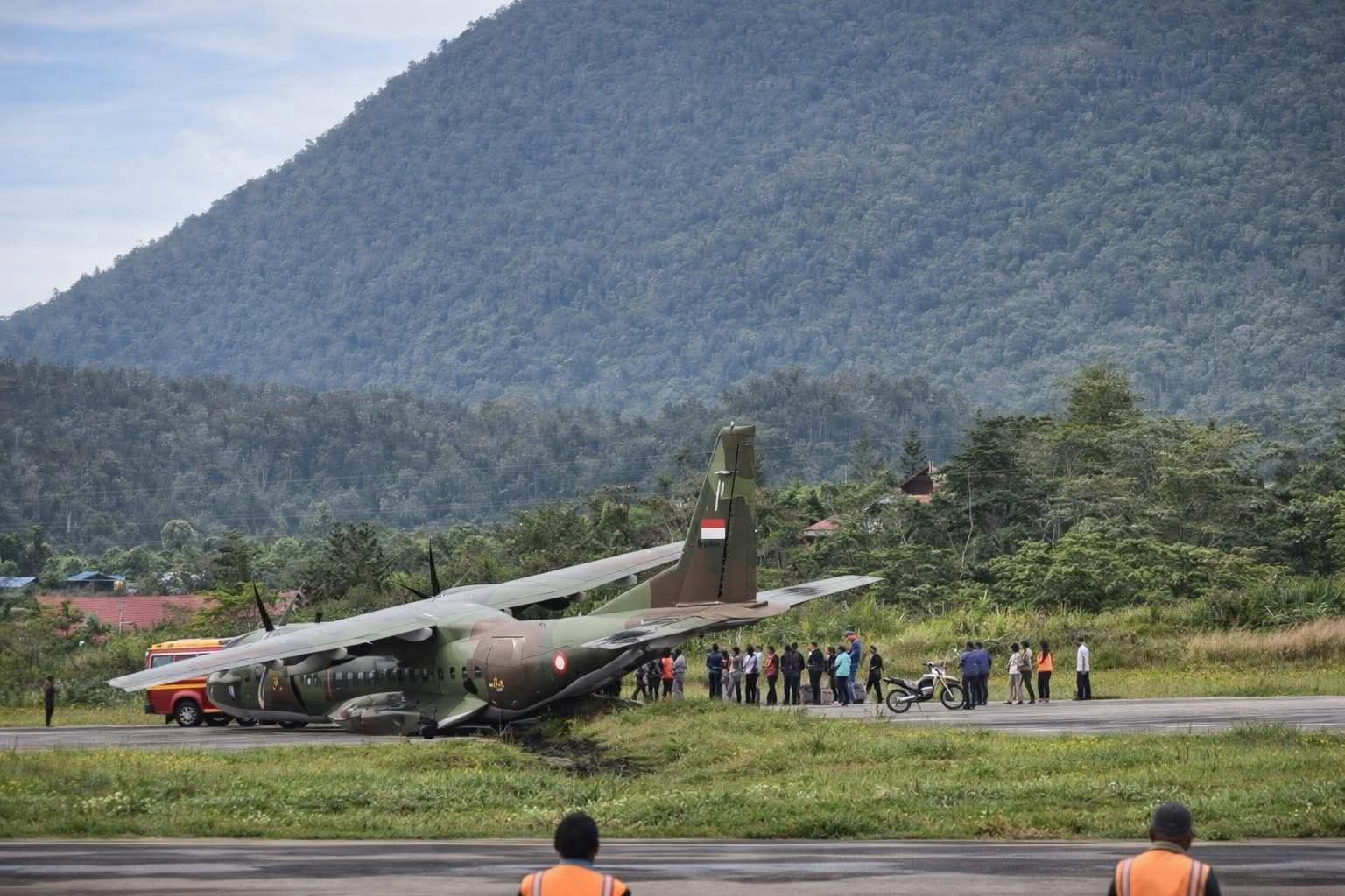 Pesawat TNI AU saat alami kecelakaan di Bandara Oksibil, Kabupaten Pegunungan Bintang Provinsi Papua Pegunungan, Jumat (13/3/2026). (CEPOSONLINE.COM/ISTIMEWA)