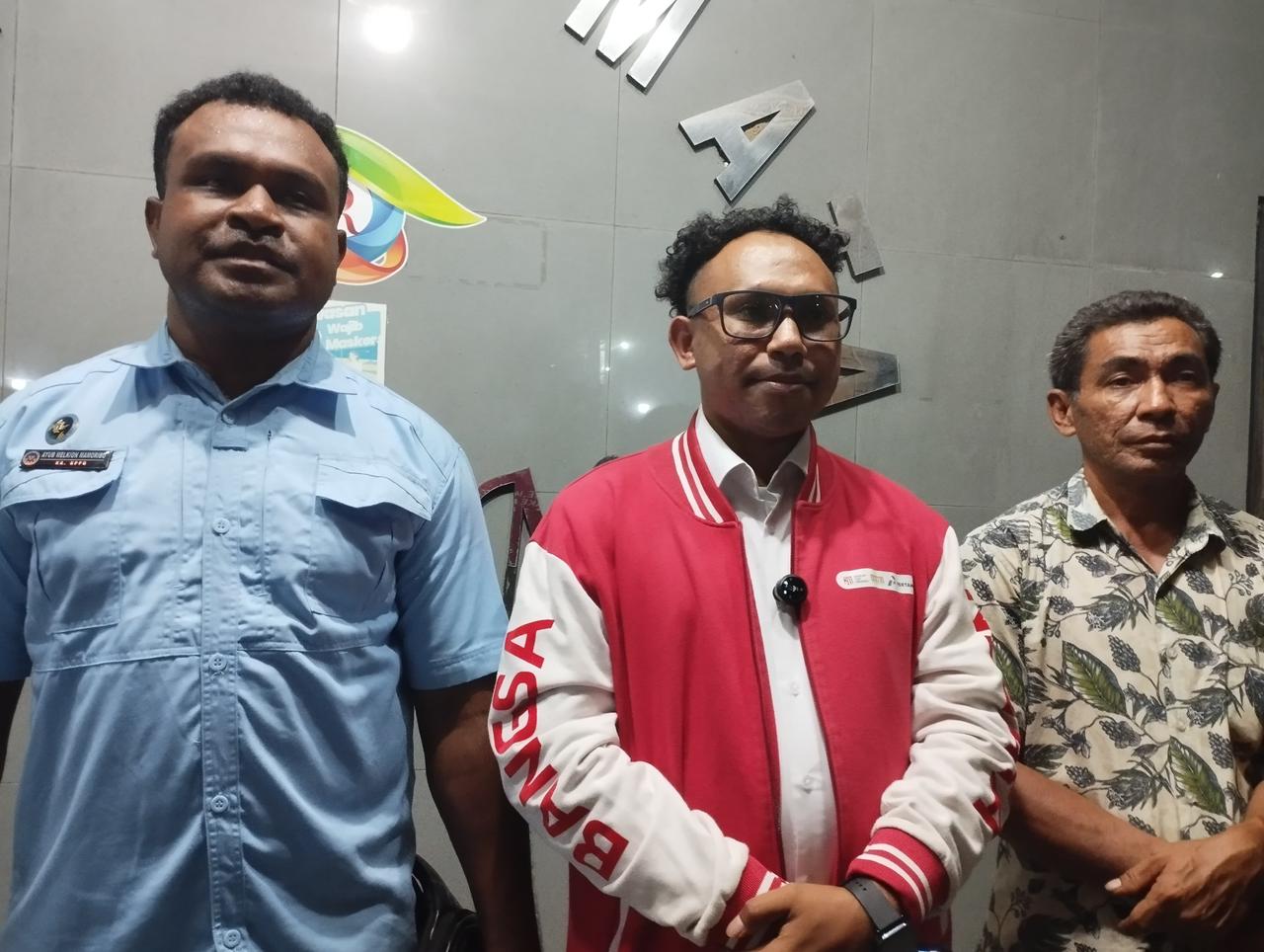 Ketua BGN Wilayah Nabire, Marsel Asyerem saat memberikan keterangan kepada media. (CEPOSONLINE.COM/ISTIMEWA).