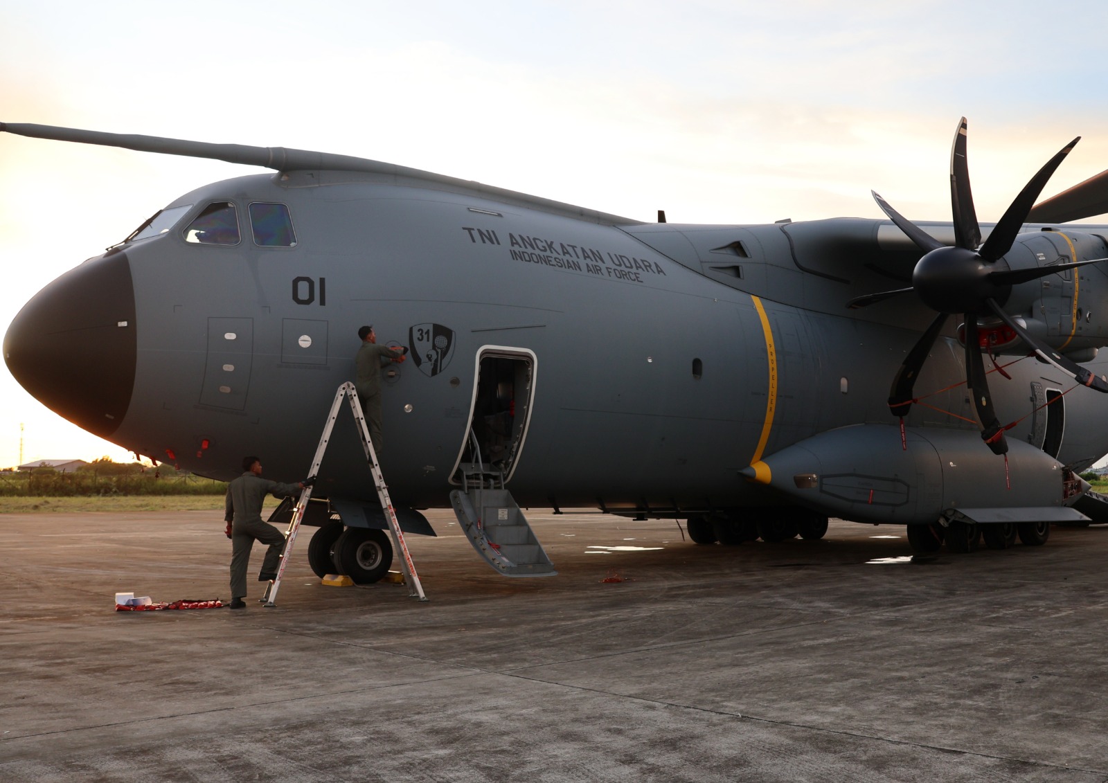 Pesawat Airbus A400M saat mendarat perdana di Merauke dalam rangka mendukung berbagai operasi penerbangan militer maupun kegiatan mobilitas udara lainnya, Senin (16/3/2026)