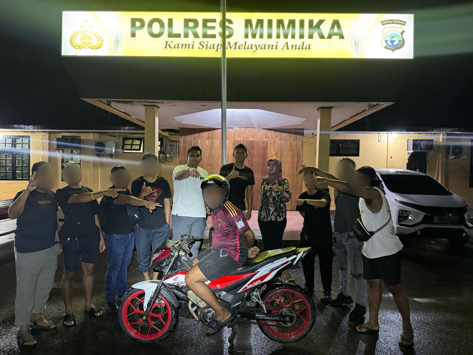 Pelaku yang berhasil diamankan Tim Babat Polres Mimika. (Foto: Humas Polres Mimika). 